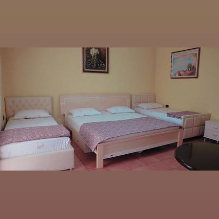 Alen Bar Hotel Tirana Bagian luar foto