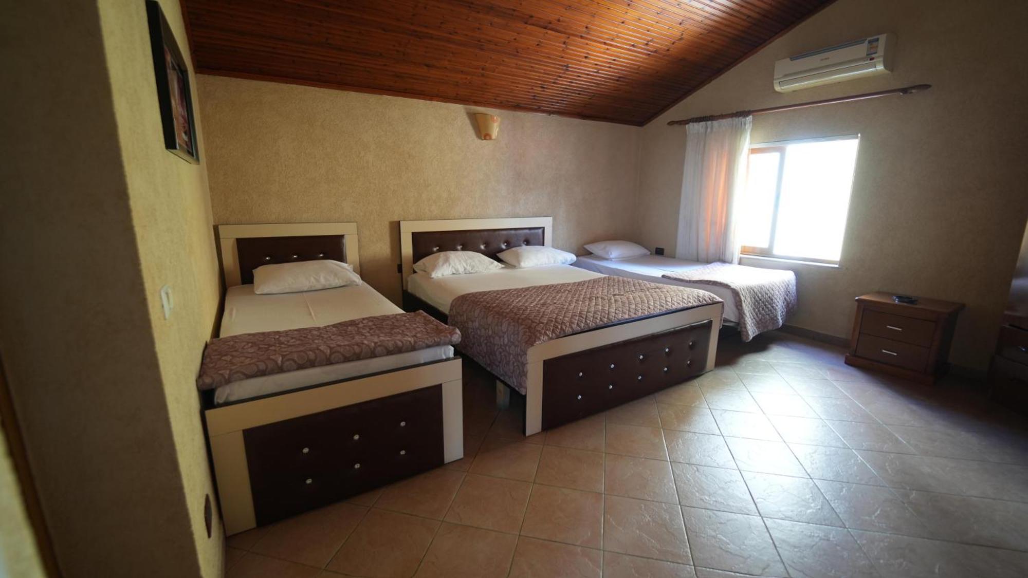 Alen Bar Hotel Tirana Bagian luar foto