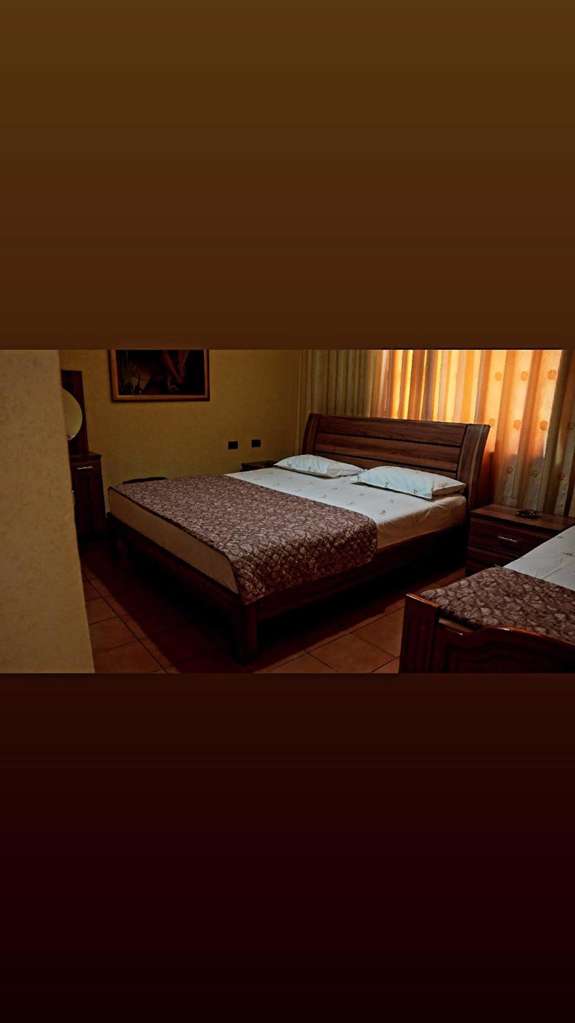 Alen Bar Hotel Tirana Bagian luar foto