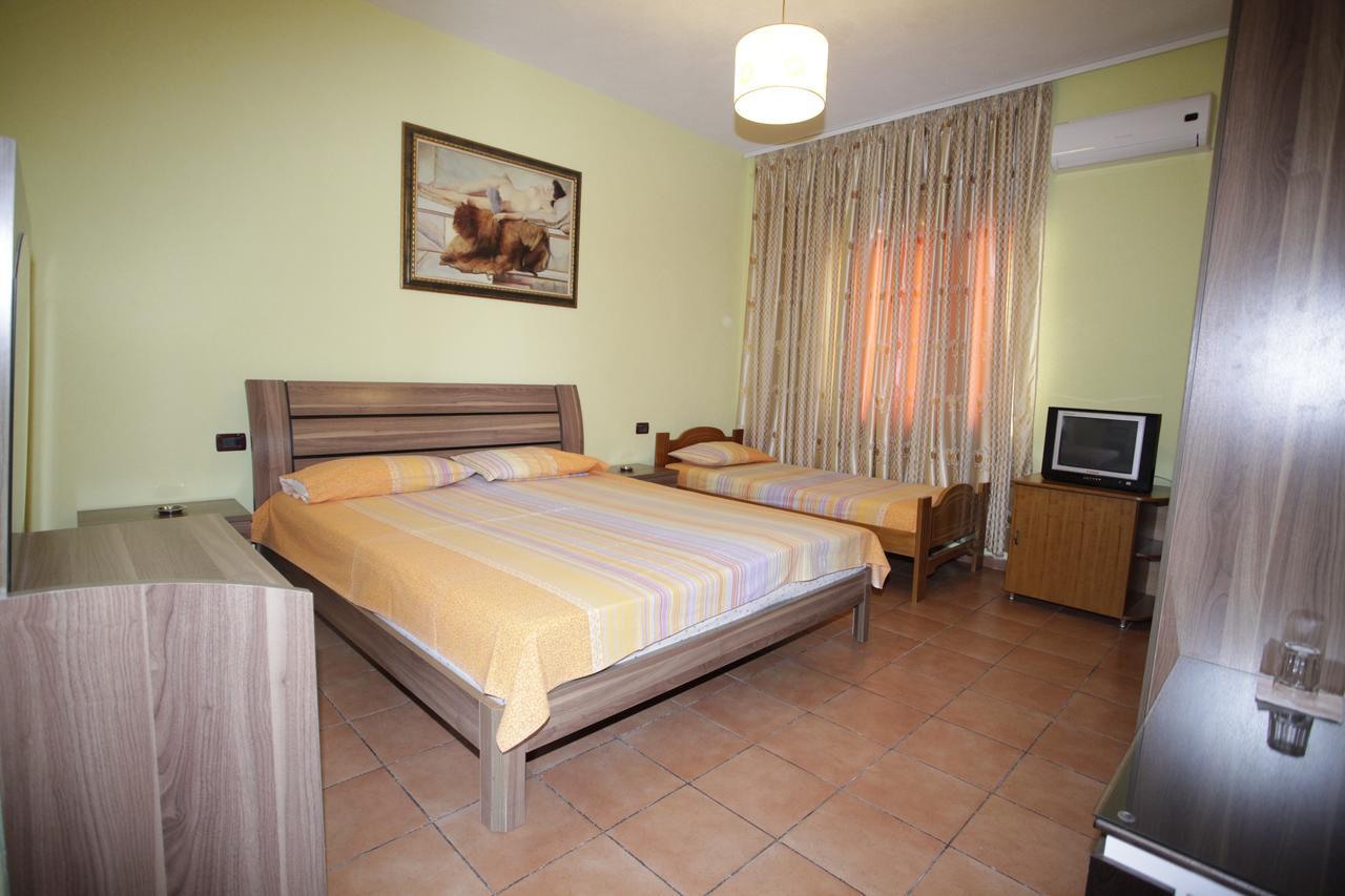 Alen Bar Hotel Tirana Bagian luar foto
