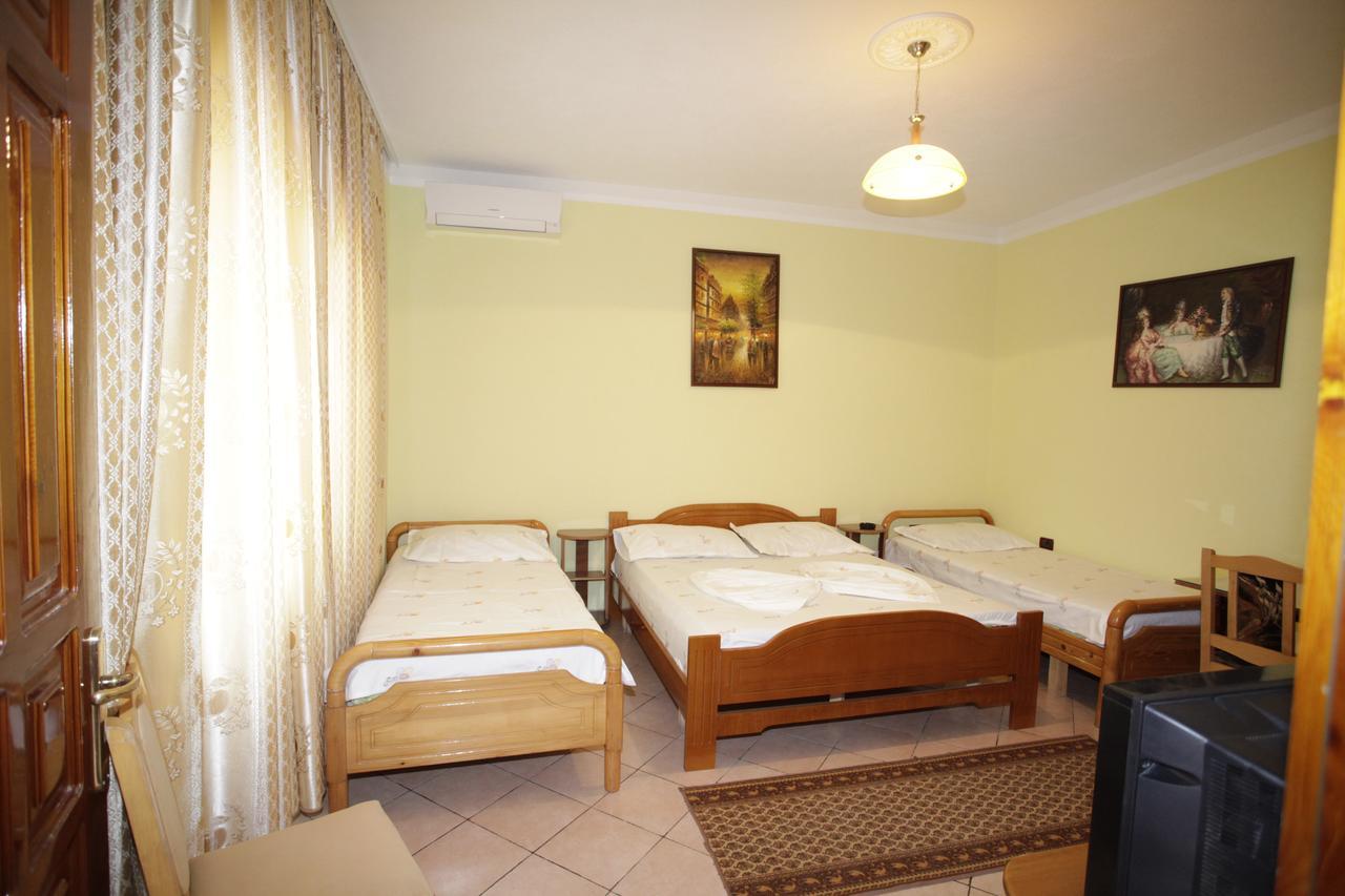 Alen Bar Hotel Tirana Bagian luar foto