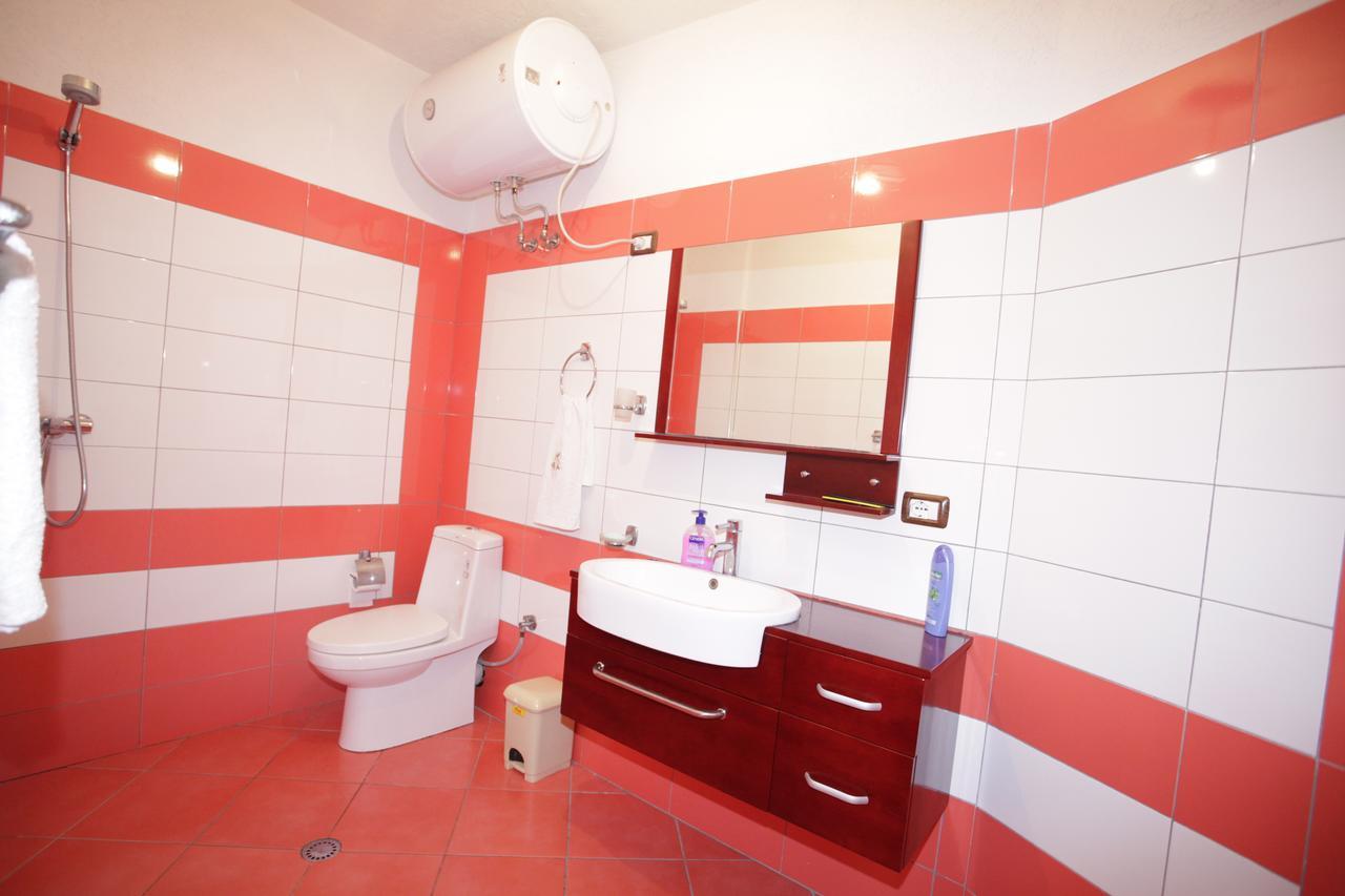 Alen Bar Hotel Tirana Bagian luar foto